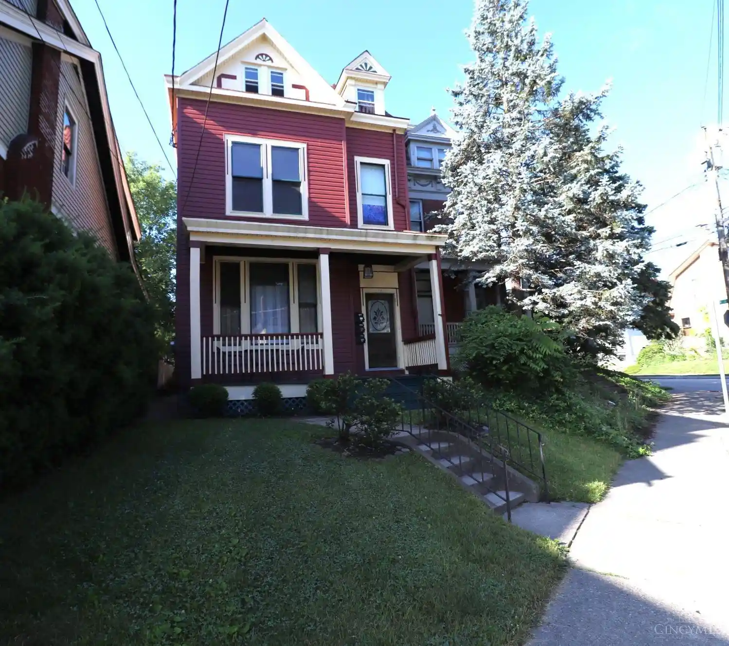 Listing Photo 1 - Condo for sale in 2462 Fairview Ave located at 2462 Fairview Ave, Cincinnati, OH 45219 - Unit 2462 Fairview Ave