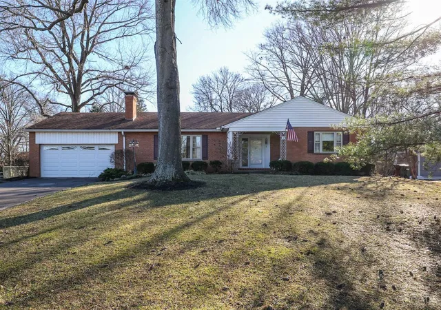 Homes for sale in Springfield Twp., OH | 10022 Lakeside Dr, Springfield Twp., OH 45231 | MLS# 1869461