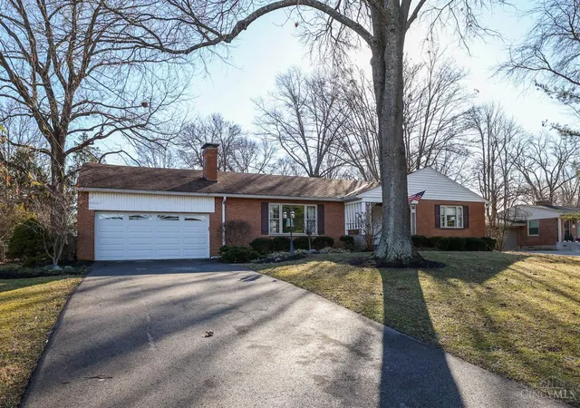 Homes for sale in Springfield Twp., OH | 10022 Lakeside Dr, Springfield Twp., OH 45231 | MLS# 1869461