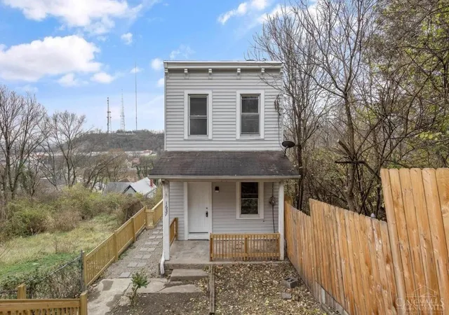 Photo 2 of Single family home for sale at 1637 Waverly Ave, Cincinnati, OH 45214 | MLS# 1870528 | Listing updated on 2026-04-21