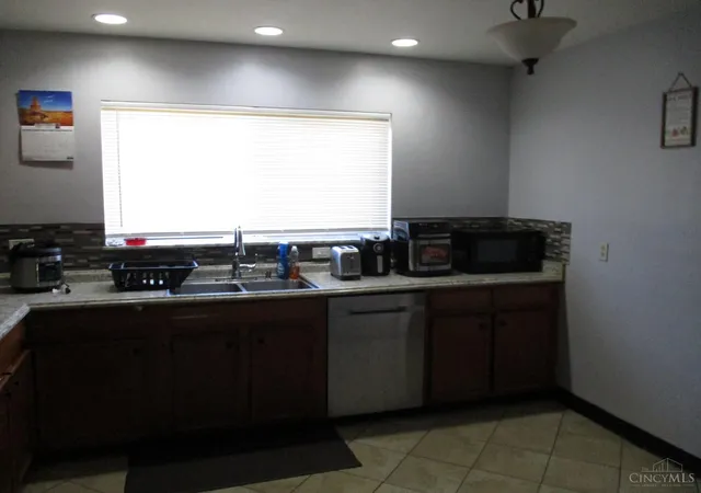 29th image of 3578 Fieldcrest Dr, Cincinnati, OH 45211 | MLS# 1871229