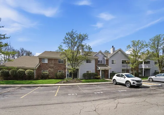 2nd image of 12061 Carrington Ln #102, Loveland, OH 45140 | MLS# 1870978