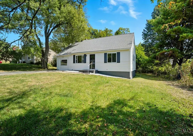 Homes for sale in Woodlawn, OH | 10060 Ronnie Rd, Woodlawn, OH 45215 | MLS# 1871821