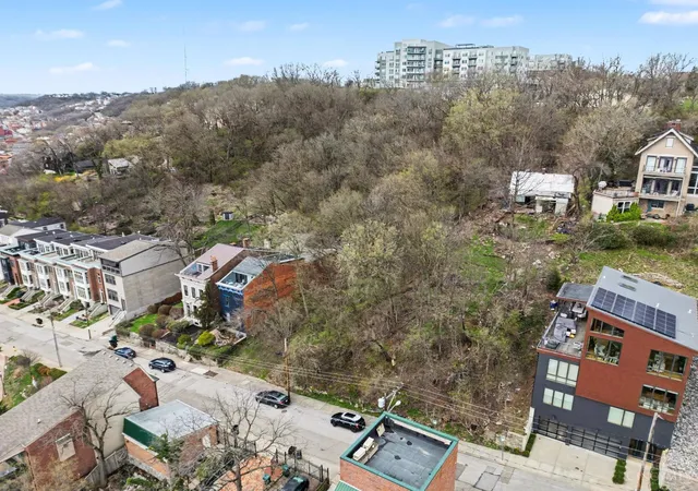 Photo 2 of Sale Pending at 420 Boal St, Cincinnati, OH 45202 | MLS# 1872240 | Listing updated on 2026-08-07