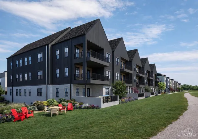 Photo 1 of Sale Pending at 4240 Park Pl Cir #305, Blue Ash, OH 45242 | MLS# 1872383 | Listing updated on 2026-07-16