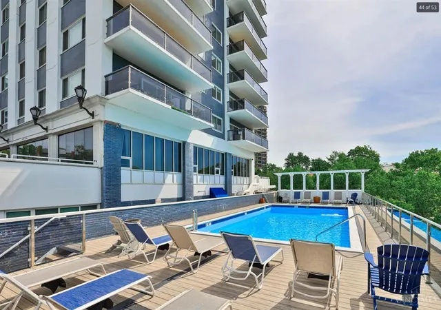 2nd image of 2200 Victory Pkwy, Cincinnati, OH 45206