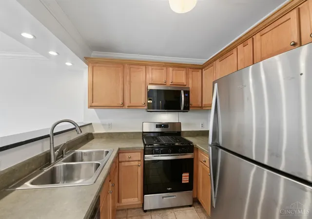 Homes for sale in Cincinnati, OH | 2200 Victory Pkwy #806, Cincinnati, OH 45206 | MLS# 1869632