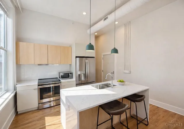 3rd image of 915 Vine St, Cincinnati, OH 45202 | MLS# 1872472