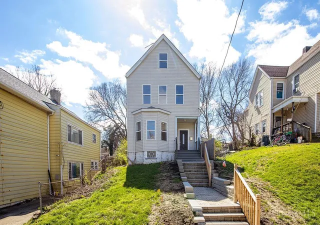 2nd image of 1915 Maple Ave, Cincinnati, OH 45212 | MLS# 1872860