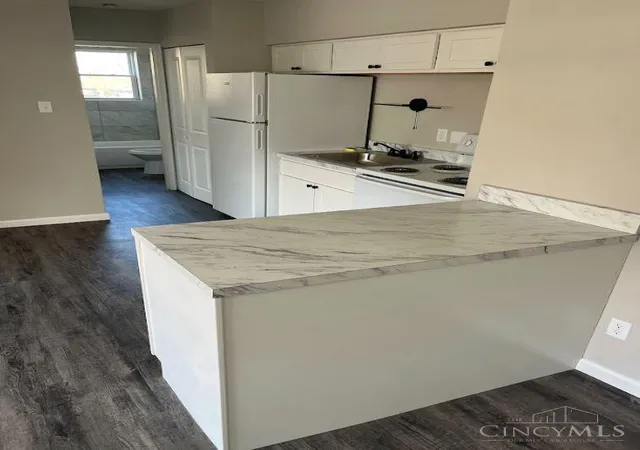 3rd image of 3301 Camvic Ter, Cincinnati, OH 45211 | MLS# 1873370
