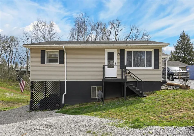 Homes for sale in Paint Twp, OH | 6910 Brad Road, Paint Twp, OH 45133 | MLS# 1873837