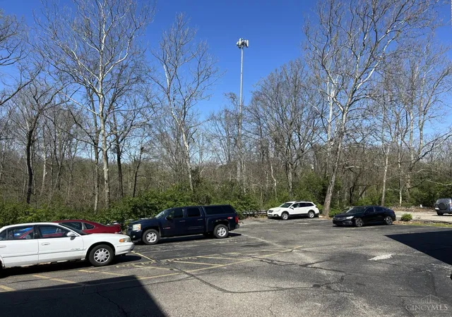 2nd image of 6273 Cheviot Rd, Cincinnati, OH 45247