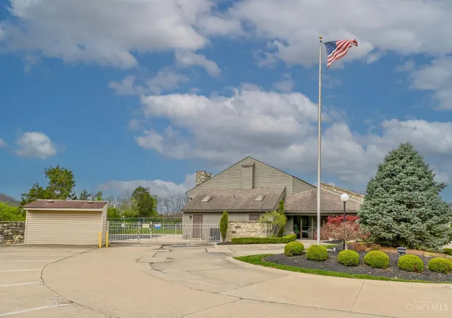 2nd image of 7231 Creekview Dr, Cincinnati, OH 45247