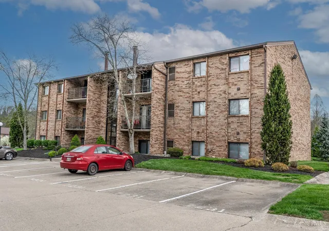 2nd image of 7231 Creekview Dr #9, Cincinnati, OH 45247 | MLS# 1874509