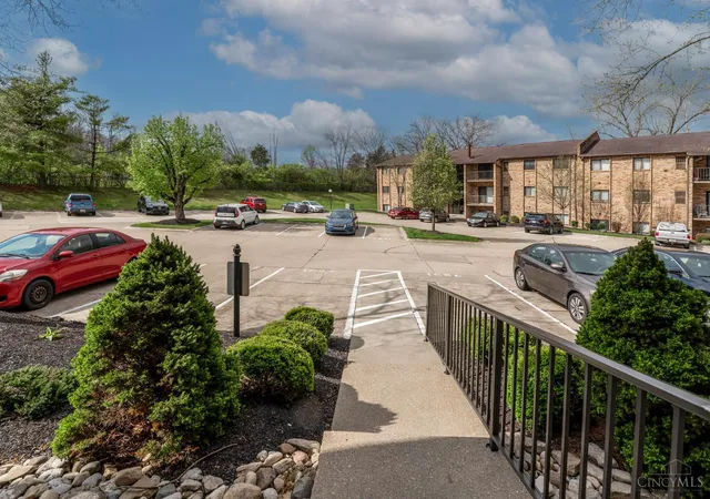 3rd image of 7231 Creekview Dr #9, Cincinnati, OH 45247 | MLS# 1874509