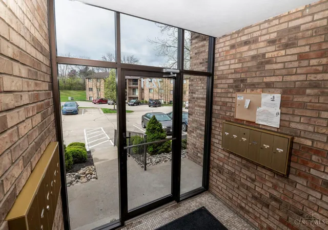 4th image of 7231 Creekview Dr #9, Cincinnati, OH 45247 | MLS# 1874509