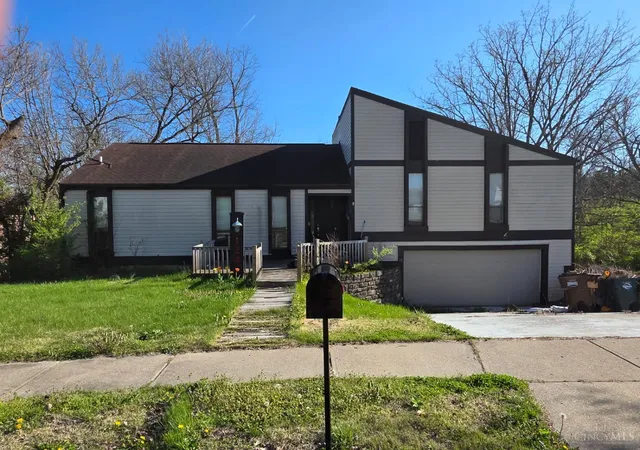 1st image of 124 Fairborn Dr, Hamilton, OH 45013 | MLS# 1874866