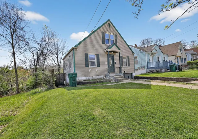 2nd image of 1893 Ashbrook Dr, Cincinnati, OH 45238 | MLS# 1874397
