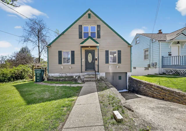 3rd image of 1893 Ashbrook Dr, Cincinnati, OH 45238 | MLS# 1874397