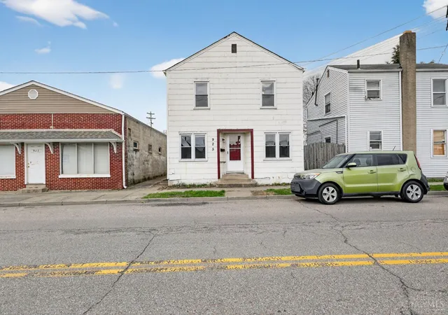 Homes for sale in Hamilton, OH | 925 Ross Ave, Hamilton, OH 45013 | MLS# 1873561