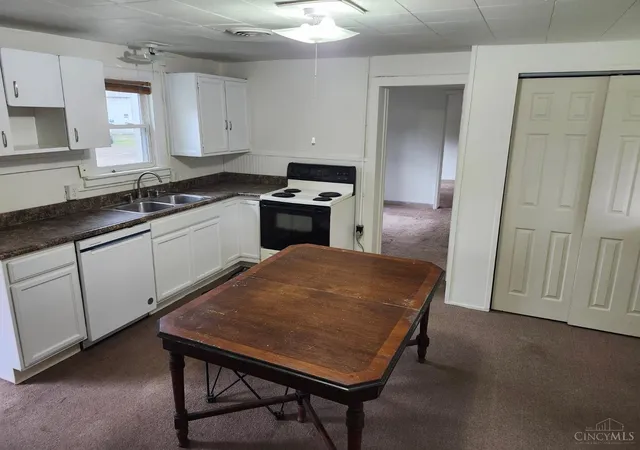 Photo 3 of Single family home for sale at 136 Cottonwood Dr, Hamilton, OH 45013 | MLS# 1875157 | Listing updated on 2026-05-22