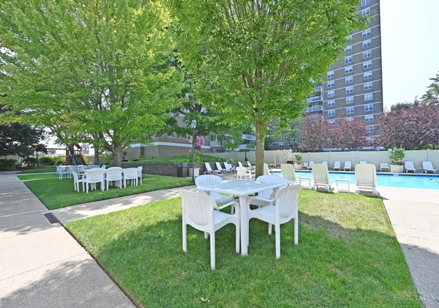 2nd image of 2444 Madison Rd, Cincinnati, OH 45208