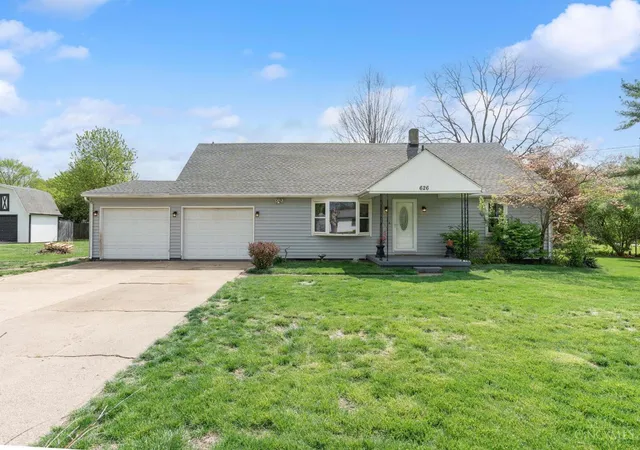 Homes for sale in Carlisle, OH | 626 W Crescent Dr, Carlisle, OH 45005 | MLS# 1875555