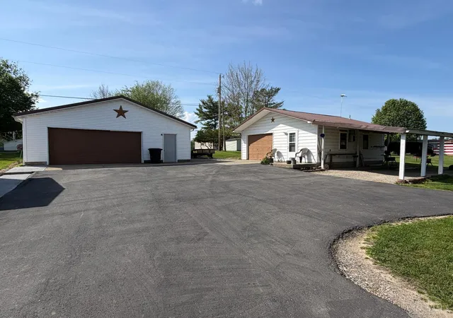 Homes for sale in Paint Twp, OH | 10818 North Shore Dr, Paint Twp, OH 45133 | MLS# 1875709