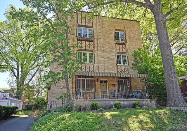 2nd image of 1338 Paxton Ave #3, Cincinnati, OH 45208 | MLS# 1876196