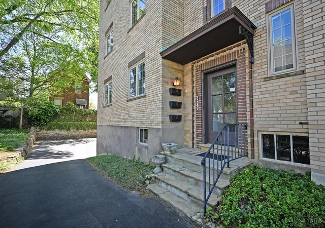 3rd image of 1338 Paxton Ave #3, Cincinnati, OH 45208 | MLS# 1876196