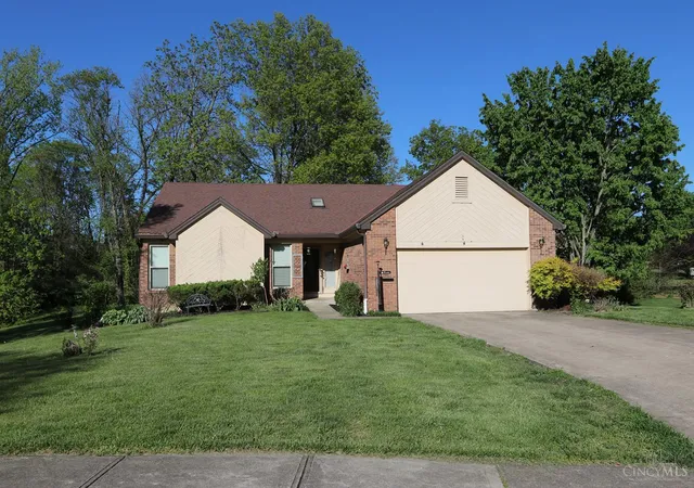 Homes for sale in Maineville, OH | 7790 Strawberry Hill Ln, Maineville, OH 45039 | MLS# 1875918