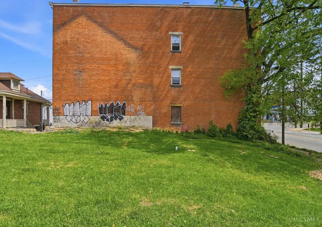 Homes for sale in Cincinnati, OH | 1801 Chase Avenue, Cincinnati, OH 45223 | Houzeo