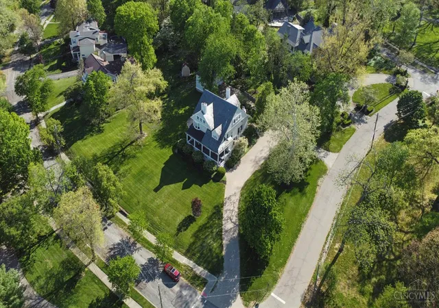 2nd image of 835 Ivy Ave, Glendale, OH 45246 | MLS# 1876433