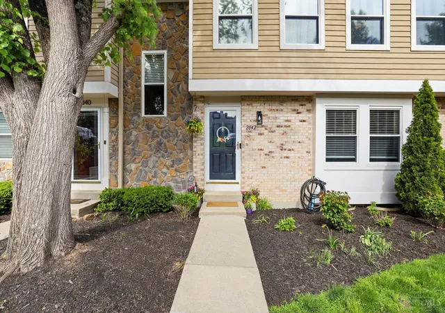 Homes for sale in Loveland, OH | 2042 Stratford Ct, Loveland, OH 45140 | MLS# 1876521
