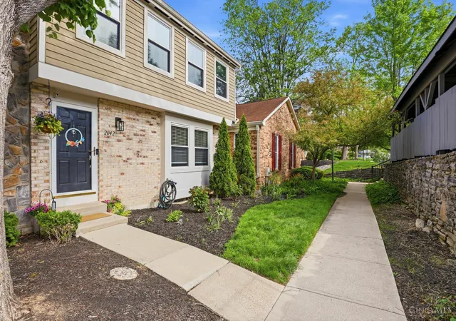 Homes for sale in Loveland, OH | 2042 Stratford Ct, Loveland, OH 45140 | MLS# 1876521