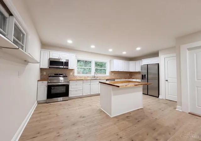 Photo 2 of Sale Pending at 233 S C St, Hamilton, OH 45013 | MLS# 1876733 | Listing updated on 2026-08-31