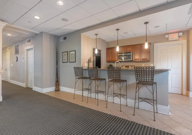 2nd image of 2200 Victory Pkwy, Cincinnati, OH 45206