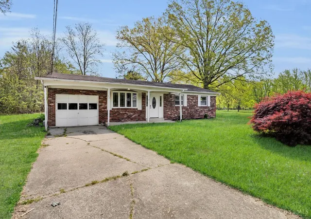 Photo 3 of Sale Pending at 4488 Glen Willow Dr, Batavia, OH 45103 | MLS# 1876983 | Listing updated on 2026-09-08