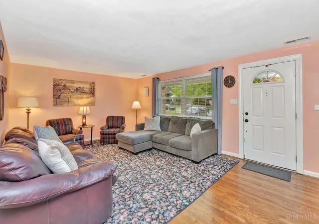 3rd image of 208 Furbee Dr, Mason, OH 45040 | MLS# 1876913