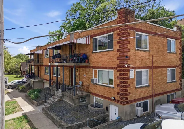Homes for sale in Cincinnati, OH | 781 Clanora Dr, Cincinnati, OH 45205