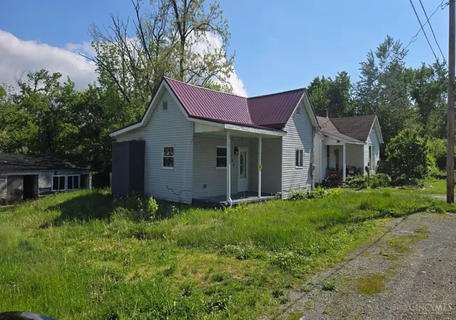 Photo 3 of Sale Pending at 131 Carr St, Blanchester, OH 45107 | MLS# 1877293 | Listing updated on 2026-08-17