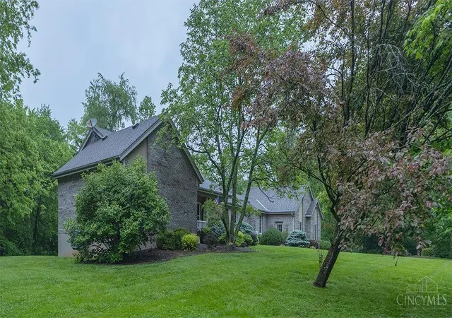 Photo 3 of Sale Pending at 10960 Gosling Rd, Cincinnati, OH 45252 | MLS# 1877426 | Listing updated on 2026-08-28