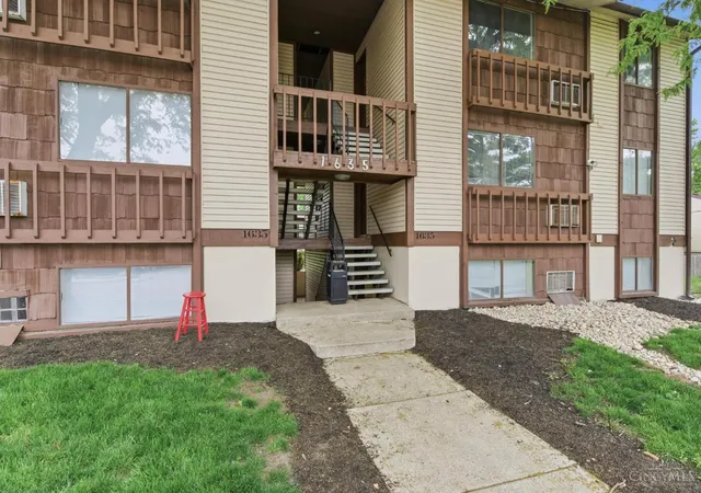Homes for sale in Middletown, OH | 1631 Jackson Ln, Middletown, OH 45044 | MLS# 1877557