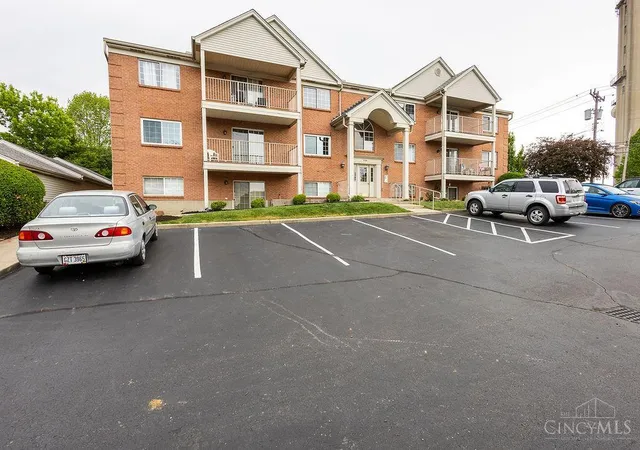 2nd image of 5769 Cheviot Rd #2A, Cincinnati, OH 45247 | MLS# 1877573