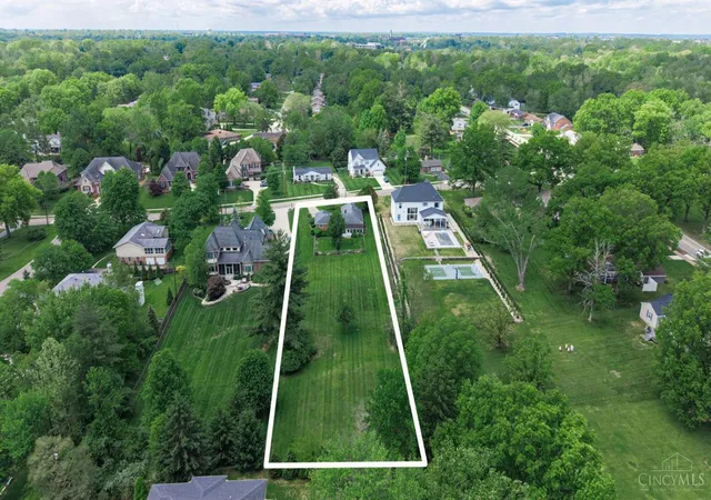 Photo 11 of Sale Pending at 10380 Deerfield Rd, Cincinnati, OH 45242 | MLS# 1877624 | Listing updated on 2026-05-28