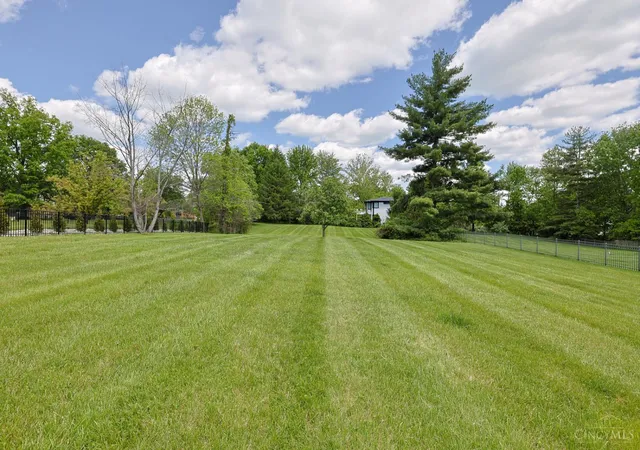 Photo 2 of Sale Pending at 10380 Deerfield Rd, Cincinnati, OH 45242 | MLS# 1877624 | Listing updated on 2026-05-28