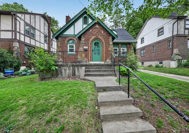 Homes for sale in Cincinnati, OH | 2725 Orland Ave, Cincinnati, OH 45211 | MLS# 1876840