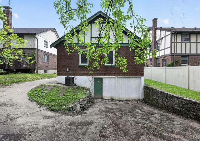 Homes for sale in Cincinnati, OH | 2725 Orland Ave, Cincinnati, OH 45211 | MLS# 1876840