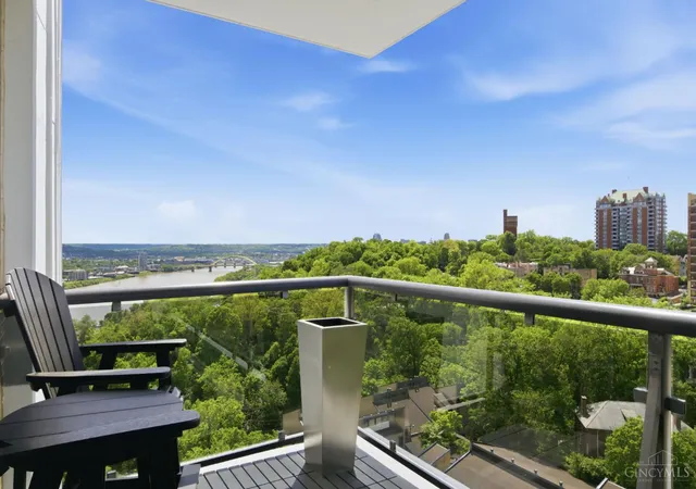 Homes for sale in Cincinnati, OH | 2200 Victory Pkwy #1504, Cincinnati, OH 45206 | MLS# 1877656