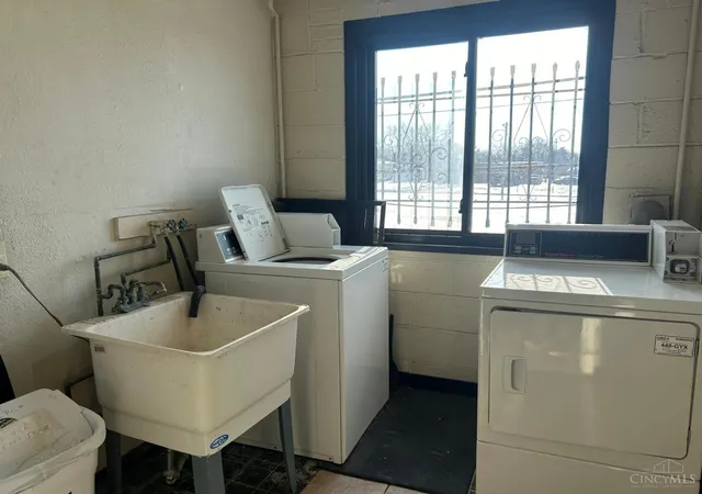 image of 4467 Lee Rd, Cleveland, OH 44128